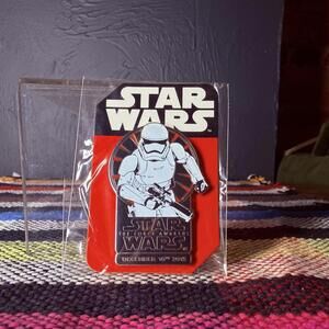DLP Star Wars Force Awakens Stormtrooper LE 1000 Pin PP112819